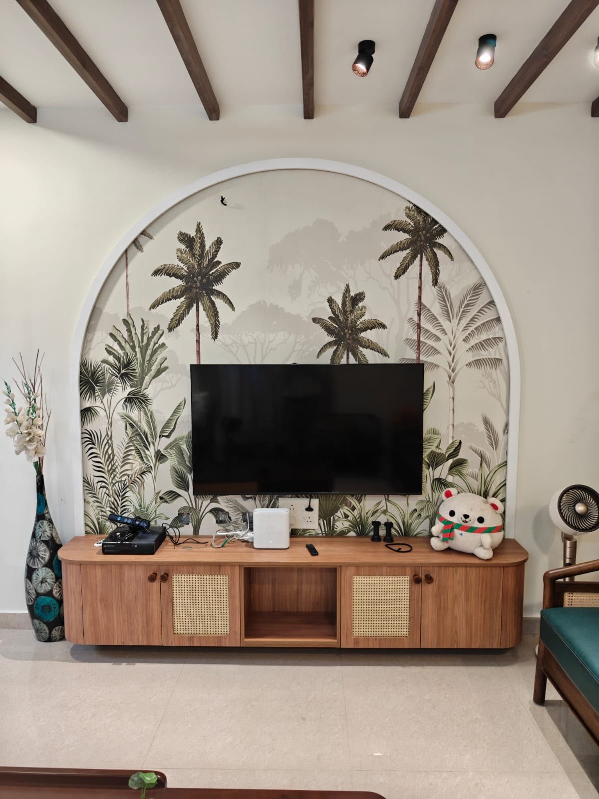 Crockery unit with display shelves